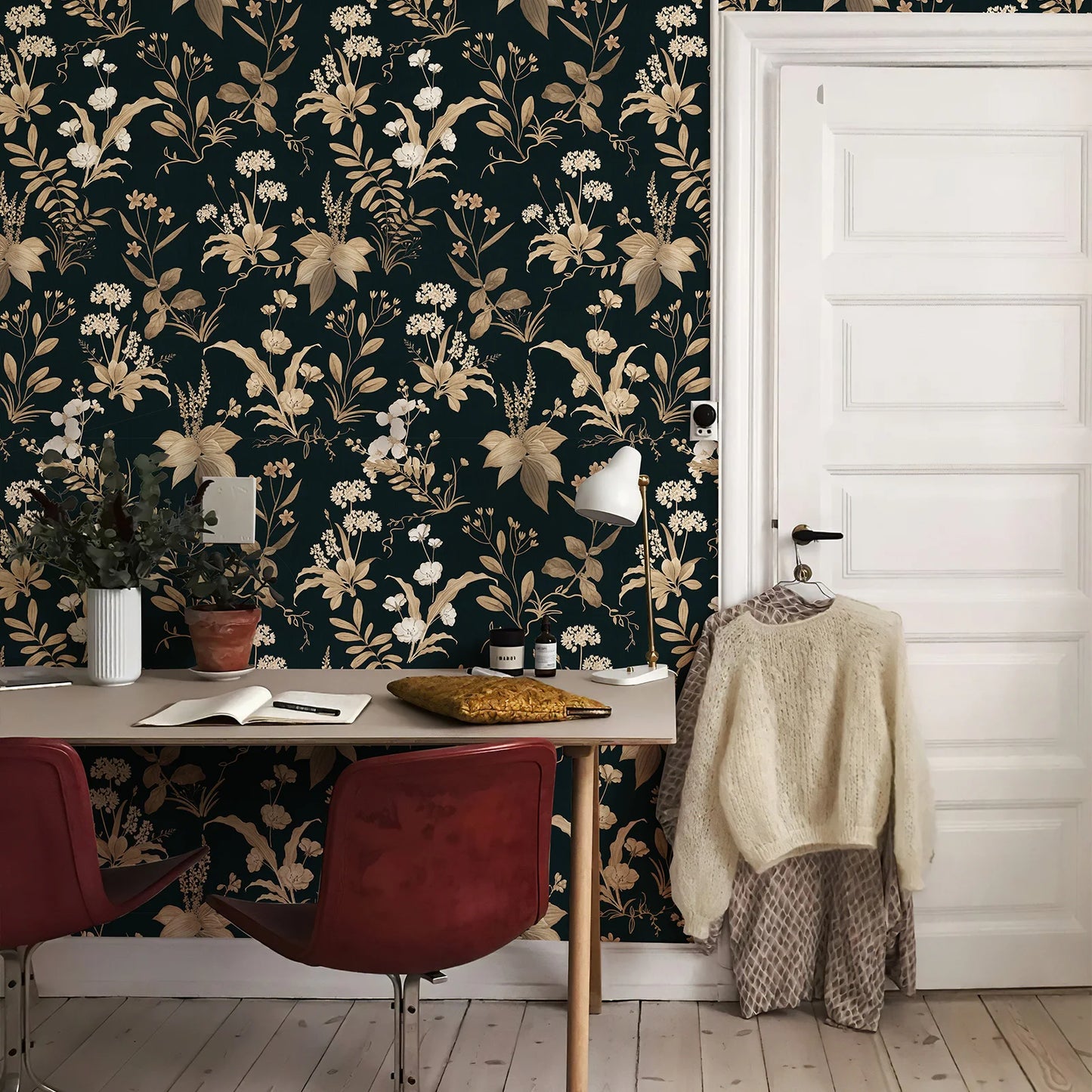 Floral Wallpaper – Charm and Elegance for Your Home