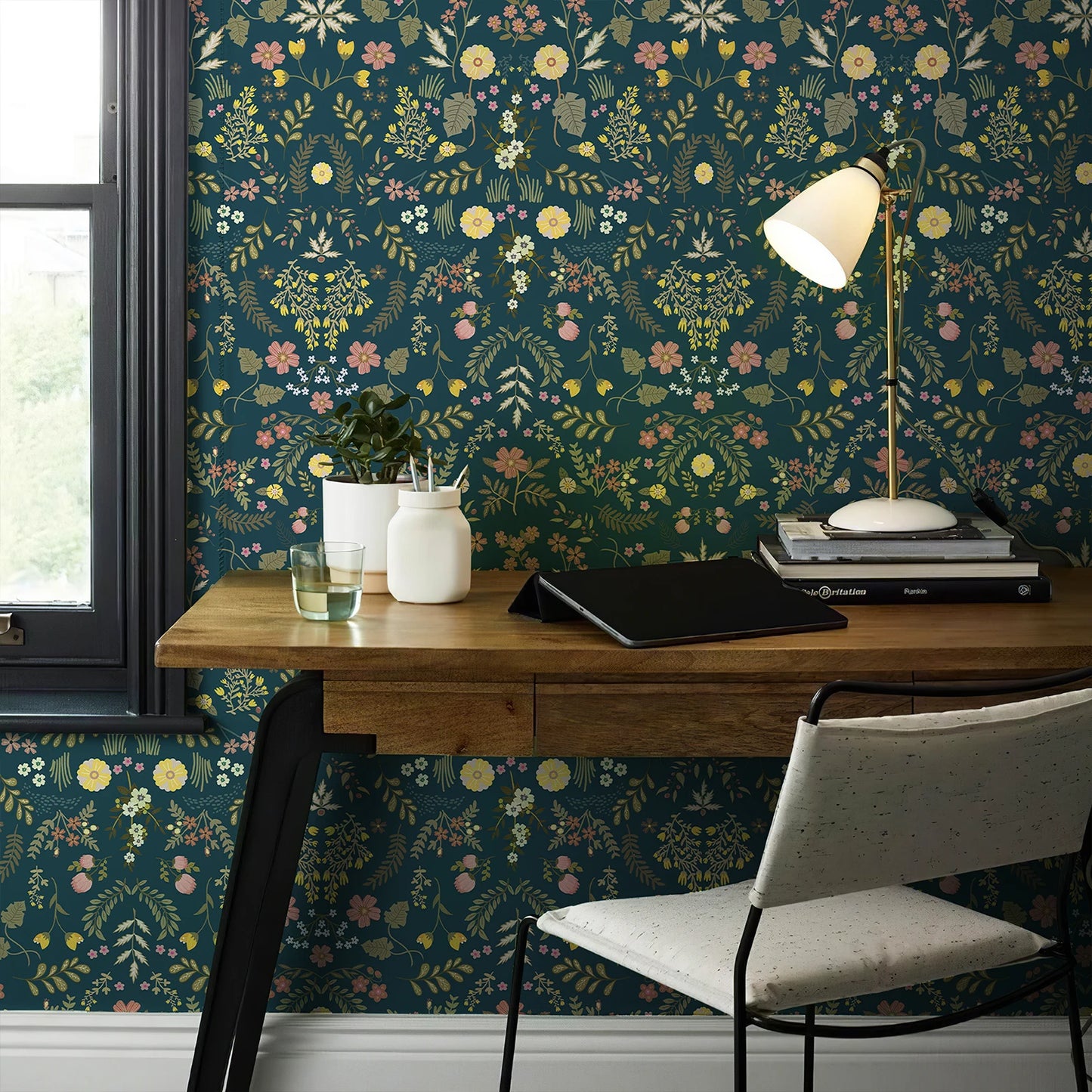 Floral Wallpaper – Charm and Elegance for Your Home