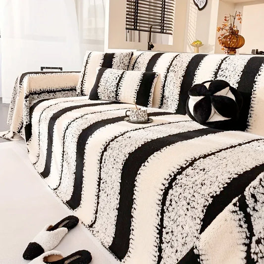 Premium Decorative Throw – Elegance and Comfort to Transform Your Living Room