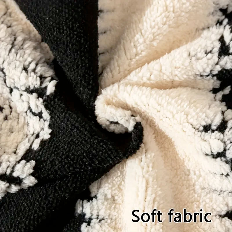 Premium Decorative Throw – Elegance and Comfort to Transform Your Living Room